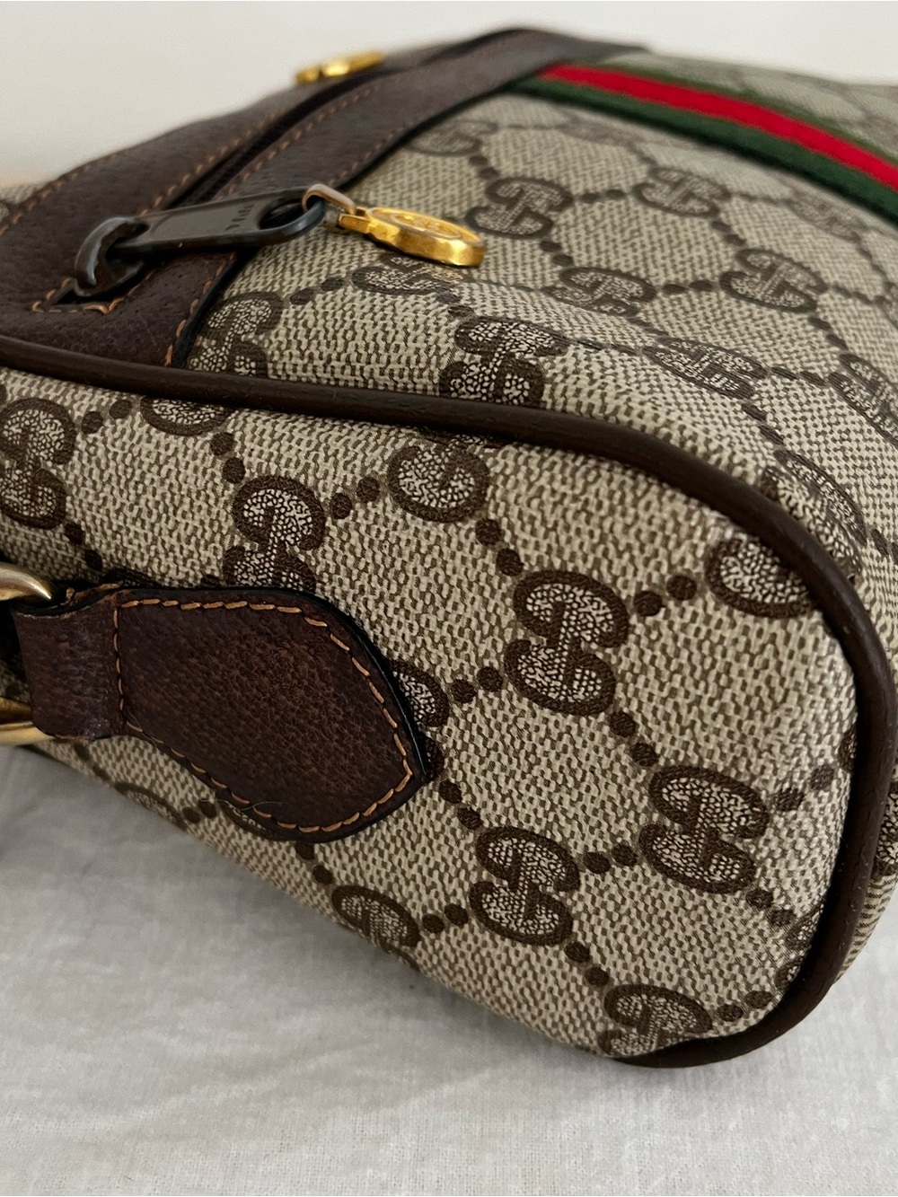 Vintage Gucci GG Supreme Sherry Line Crossbody Camera Bag Early 80s Collectible - Picture 7 of 17